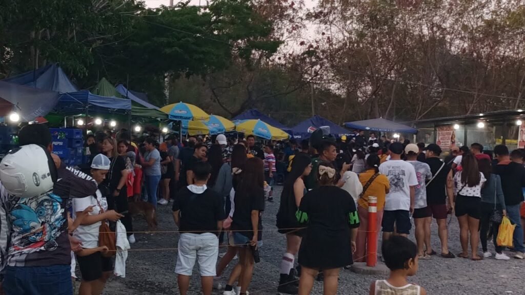 Pares Attracts Crowds