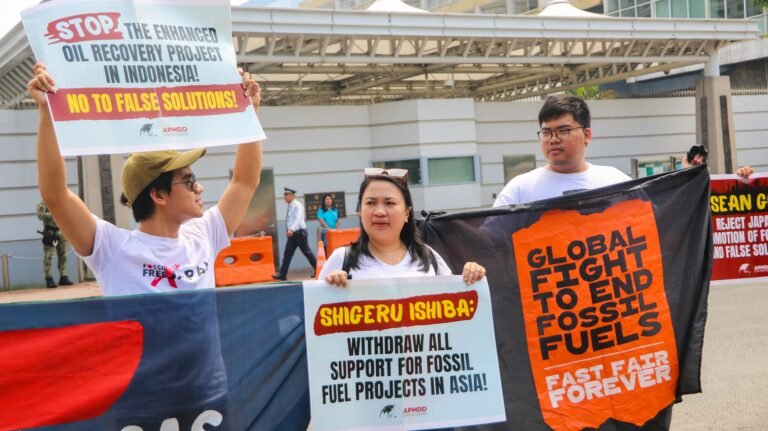 IN PHOTOS: Protest Action on Fossil Fuel Phaseout